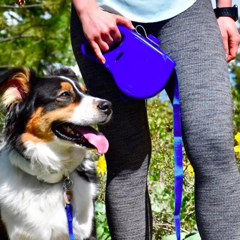 Guía retráctil multifuncional con botella y dispensador para tu mascota